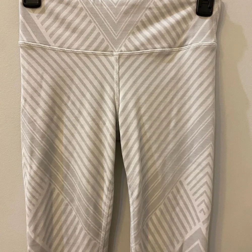Alo Yoga Gray White Striped Leggings Women Size XS